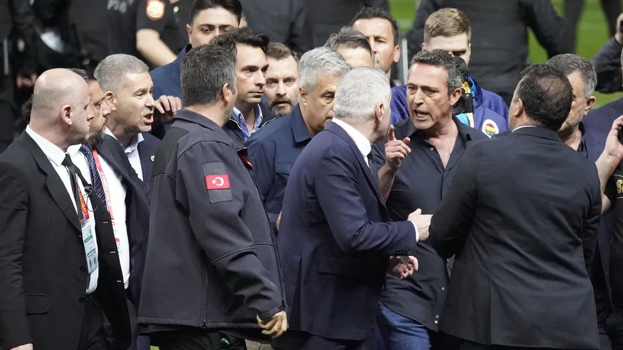 Olaylı Galatasaray – Fenerbahçe Derbisi Sonrası Aralarında İsmail Kartal’ın Oğlunun da Bulunduğu 3 Fenerbahçeli İsim İfadeye Çağrıldı