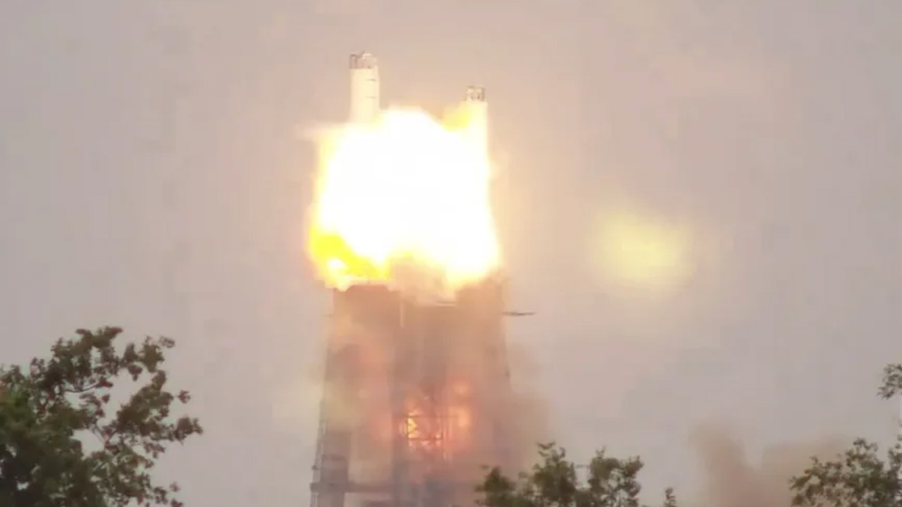 SpaceX’in Raptor Motor Testi Sırasında Devasa Bir Patlama Yaşandı