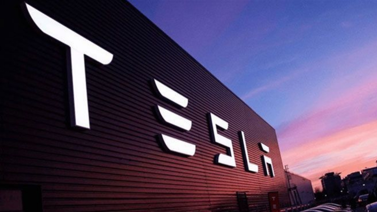 Tesla 2023 Etki Raporu Paylaşıldı: Dünyanın Sürdürülebilir Enerjiye Geçişini Hızlandırmayı Hedefliyor