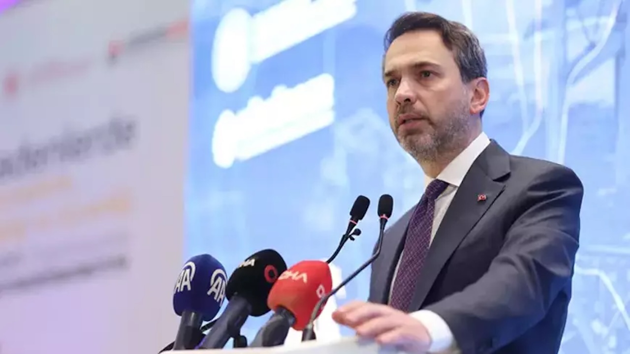 Enerji ve Tabii Kaynaklar Bakanı, Türkiye’nin Yenilenebilir Enerji Konusunda Hedeflerini Açıkladı