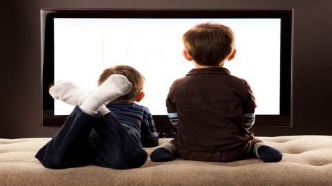 6C8339662-g-hth-130719-kids-tv-watching