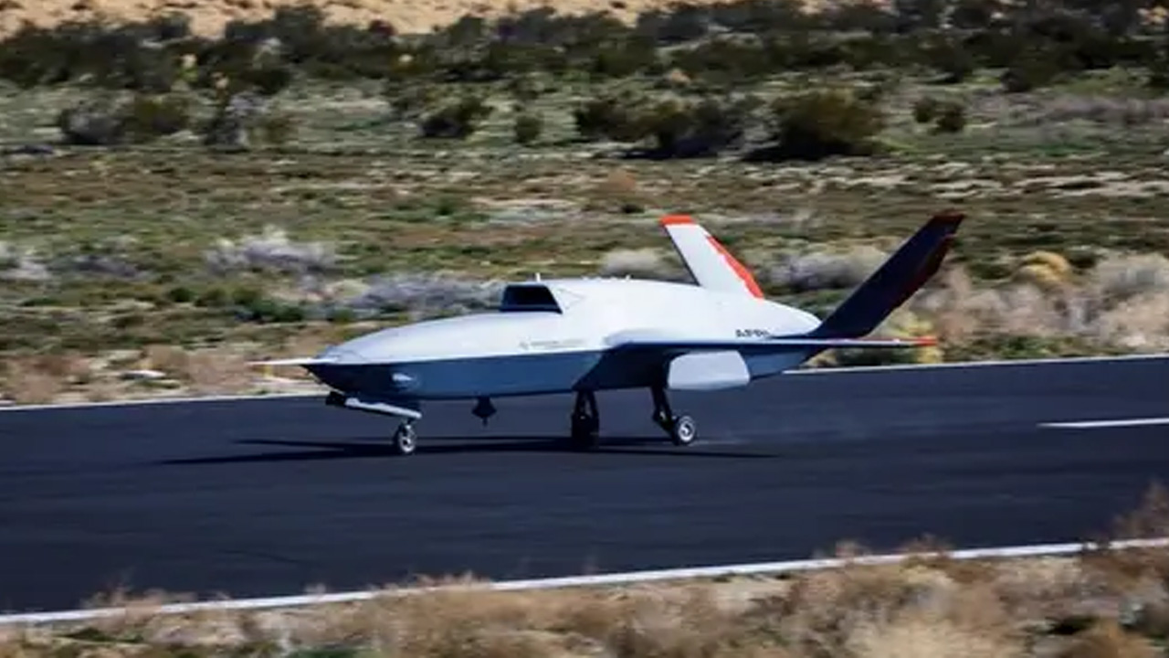 ABD Hava Kuvvetleri’nin Yeni Teknolojisi XQ-67A Savaş Drone’u İlk Uçuşunu Gerçekleştirdi (Video)