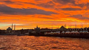 istanbulda-gun-batimi-buyuleyici-bir-manzara-sundu.jpg