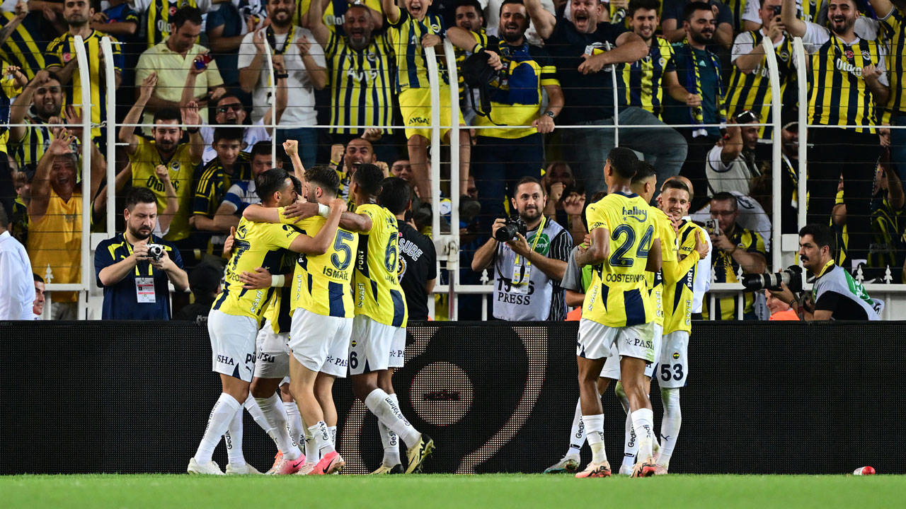 Fenerbahçe Sezonu Galibiyetle Açtı: Sarı-Lacivertliler, Adana Demirspor’u Tek Golle Mağlup Etti.