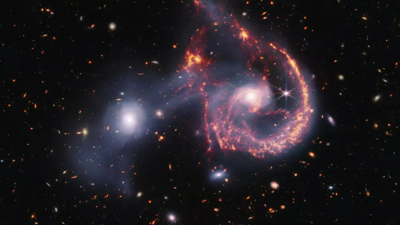 James Webb Uzay Teleskobu Yakaladı: 450 Milyon Işık Yılı Uzakta Galaksilerin Çarpıştı