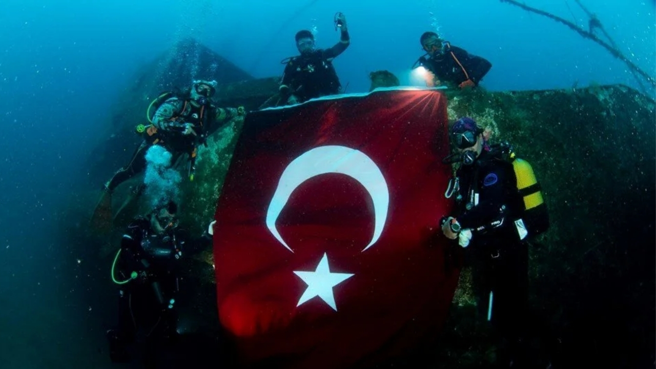 İzmir, 9 Eylül Düşman İşgalinden Kurtuluşunun 102. Yıl Dönümünü Coşkuyla Kutluyor!