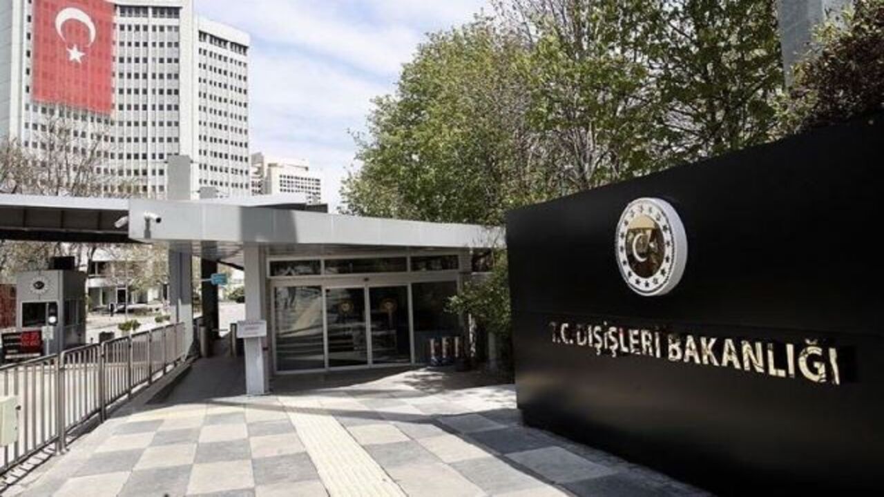 İçişleri Bakanlığı Açıkladı: Ehliyetini Yenilemeyenlere Trafik Yasağı Gelecek!