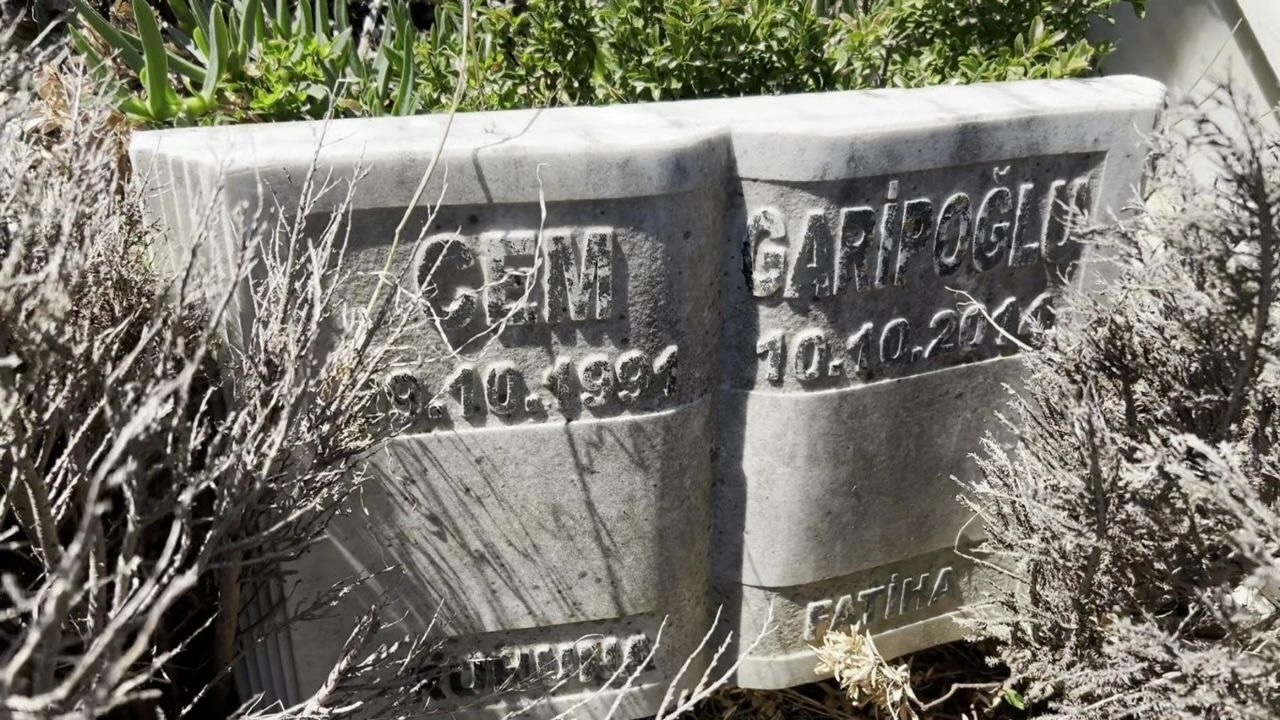 Cem Garipoğlu’nun Mezarında Bulunan Gizemli Poşet: İnsan Kanı İzine Rastlanmadı