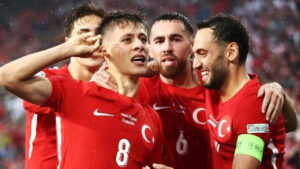 Hedef A Ligi: Türkiye, a milli takım , Karadağ Karşısında Liderlik İçin Sahada, golden boy