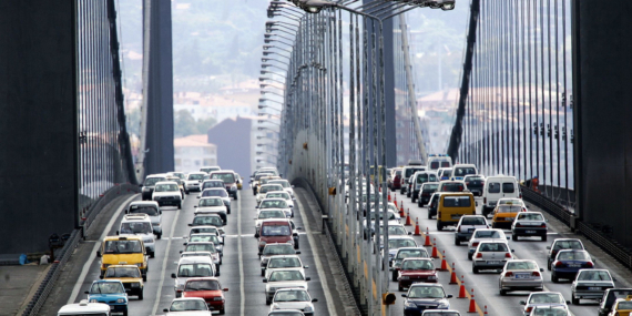 İstanbul’un Kirli Trafiği Kar Yağışını Engelliyor