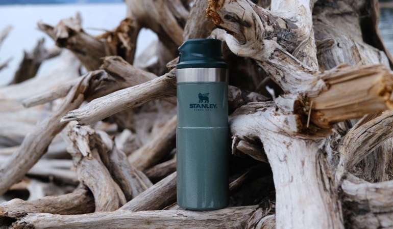 siki-bir-yol-arkadasina-mi-ihtiyacin-var-stanley-travel-mug-modellerini-simdi-incele-termos-dunyasi