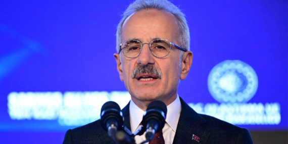 Bakan Uraloğlu GSM Operatörlerinin Temsilcileriyle Görüştü