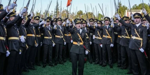 “Mustafa Kemal’in Askerleriyiz” Diyen 5 Teğmen İhraç Edildi