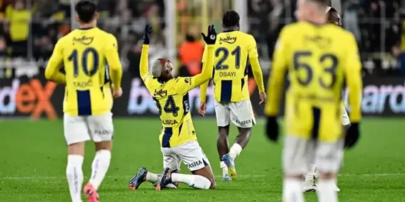 Fenerbahçe, Trabzonspor Karşısında İkinci Yarıda Döndü: 4-1