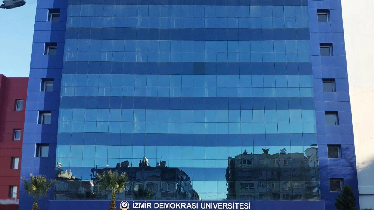İzmir Demokrasi Üniversitesi Skandal