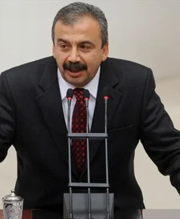 Sırrı Süreyya Önder,