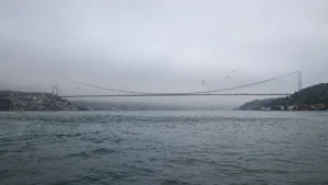 istanbul-icin-firtina-uyarisi-meteoroloji-ve-valilik-saat-verdi-3215965_202504271706_2