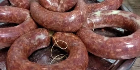 Kayseri’de Satılan Hijyenik Olmayan Sucuklar Sosyal Medyada Tepki Topladı