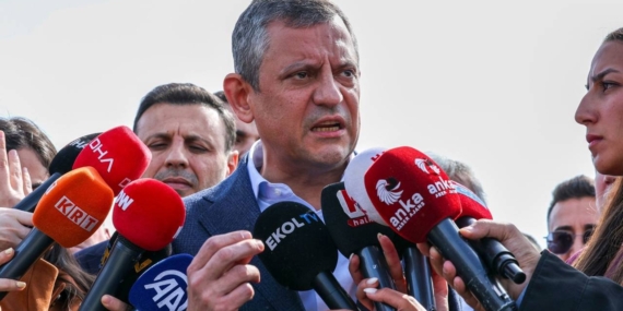 CHP Lideri Özgür Özel, Ekrem İmamoğlu’nu Ziyaret Etti