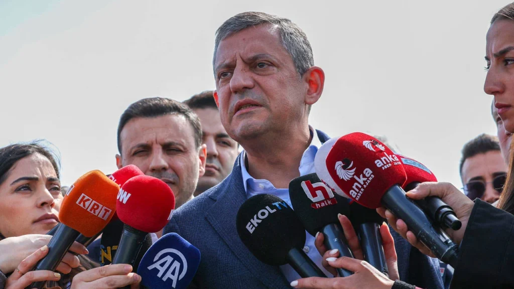 1 mayıs, özgür özel