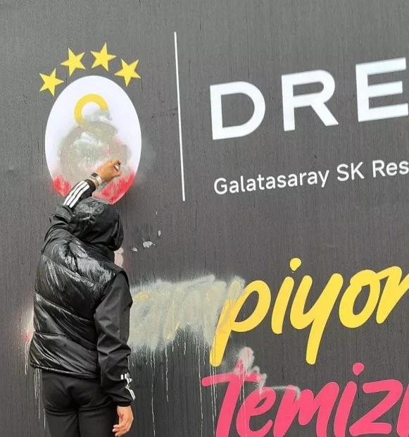 Beşiktaş Stadı Yanında Galatasaray Reklamı Krizi