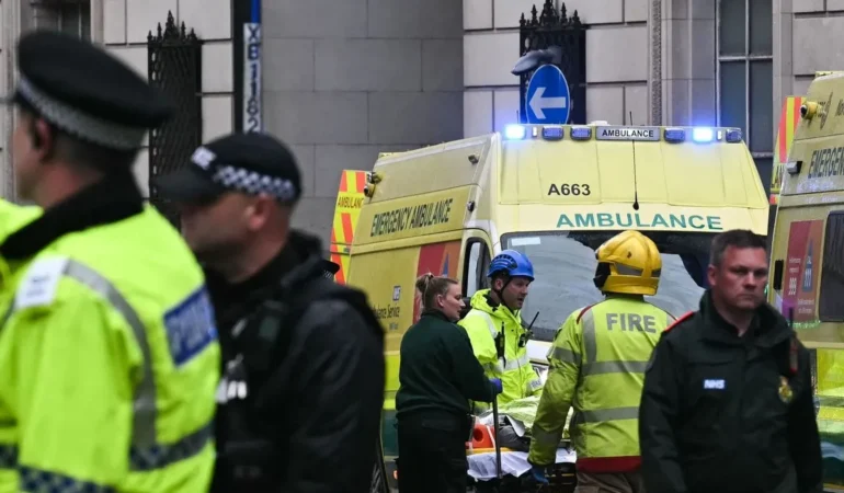 Liverpool araç taraftarlara daldı