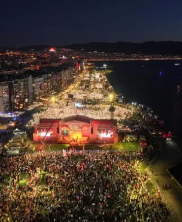 Millet İradesine Sahip Çıkıyor