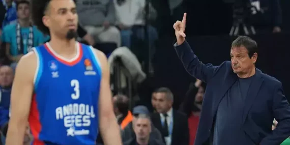 Anadolu Efes Zorlu Mücadelede Panathinaikos’a Boyun Eğdi!