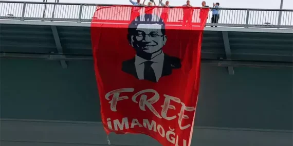 15 Temmuz Şehitler Köprüsü’nde “Free İmamoğlu” Pankartına Soruşturma!