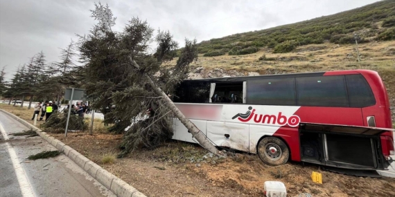 Isparta’da Günübirlik Gezi Otobüsü Şarampole Yuvarlandı!