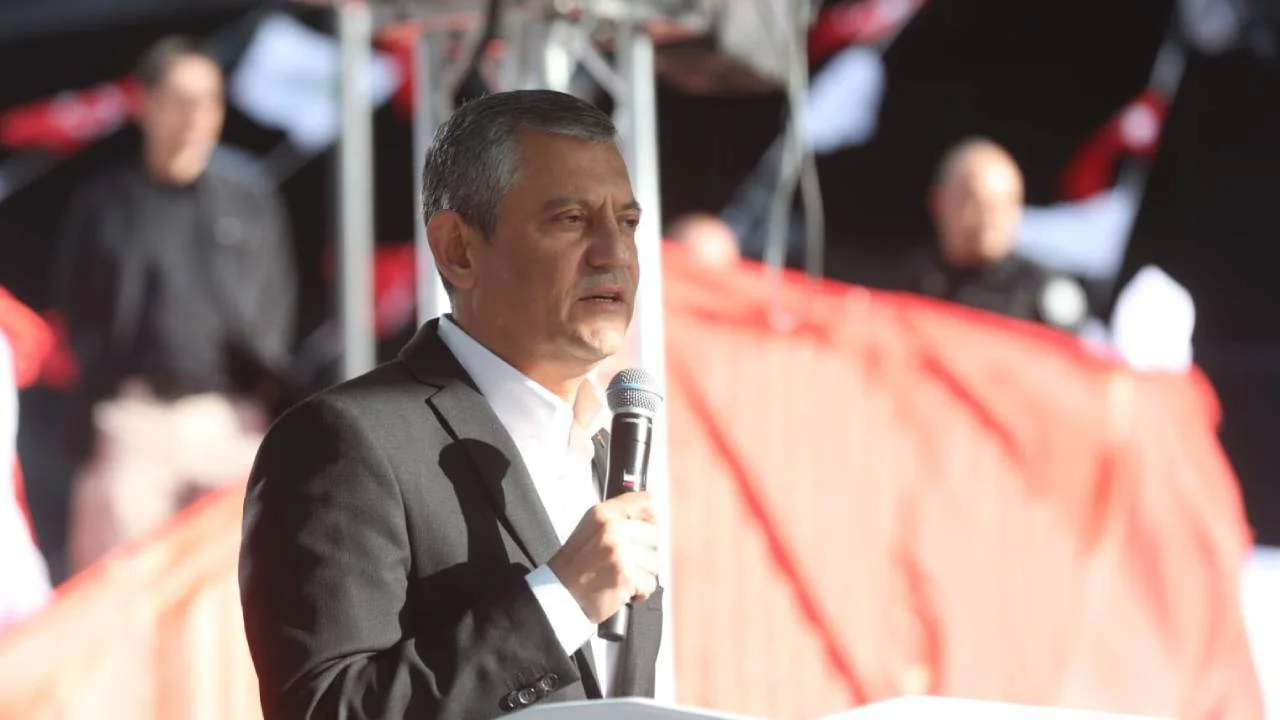 özgür özel