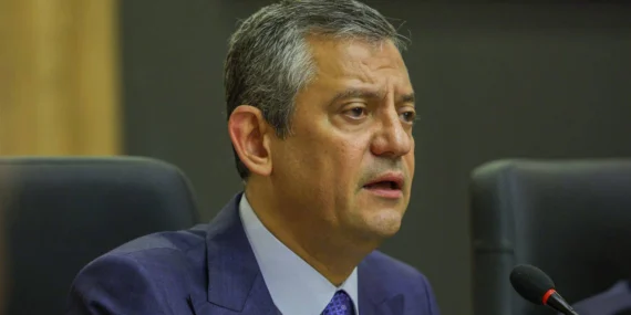 Özgür Özel’den Yeni Anayasa Açıklaması: “Erdoğan’a Değil Her Doğana!”