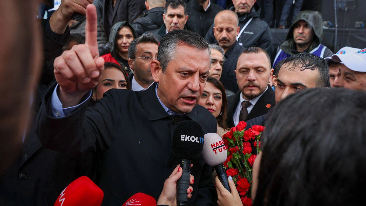 özgür özel