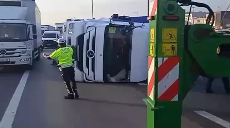 tem tır devrildi