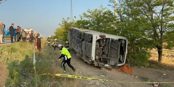 Antalya Konya Seferinde Yolcu Otobüsü Devrildi, 1 Ölü 13 Yaralı