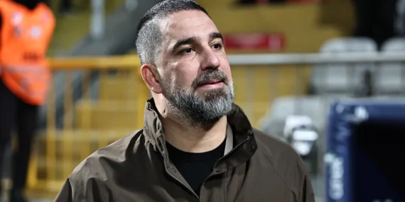 Arda Turan Açıklamalarda Bulundu: Türkiye’den Transfer Yapacak mı?