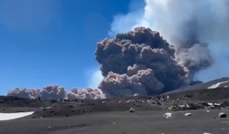 etna yanardağı patladı
