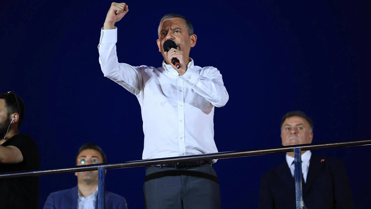 özgür özel