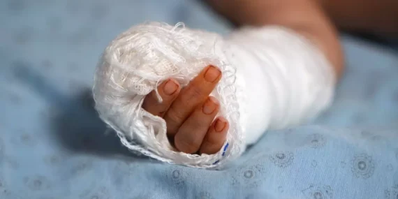 Adıyaman’da Hemşire Bebeğin Parmağını Kesti!