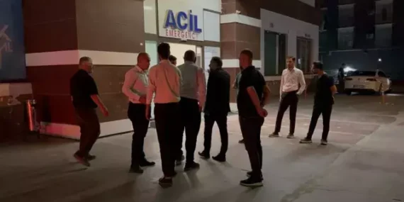 CHP’li Murat Emir Miting Sonrası Sahneden Düşerek Yaralandı