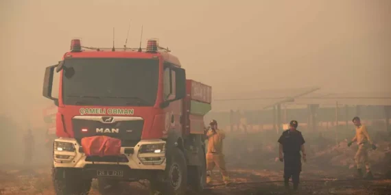 Çeşme’de Çıkan Yangın Yerleşim Yerine Yaklaştı!