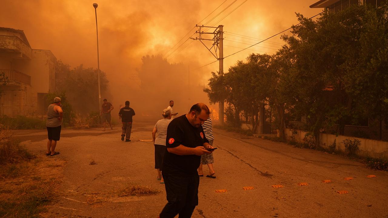 izmir yangın şehit
