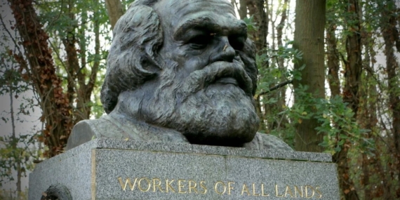 Marx’ın Mezarı Labubu’yla Gündemde: İroni mi, Saygısızlık mı?
