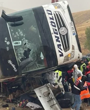 sivas otobüs devrildi