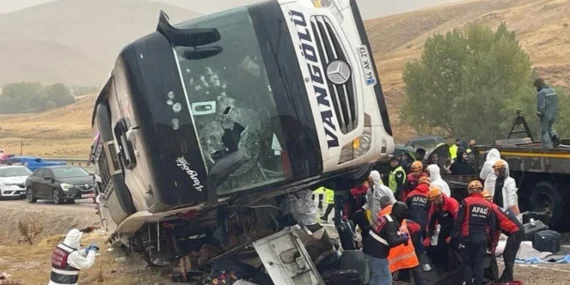Sivas Kızıldağ Geçidi’nde Yolcu Otobüsü Devrildi