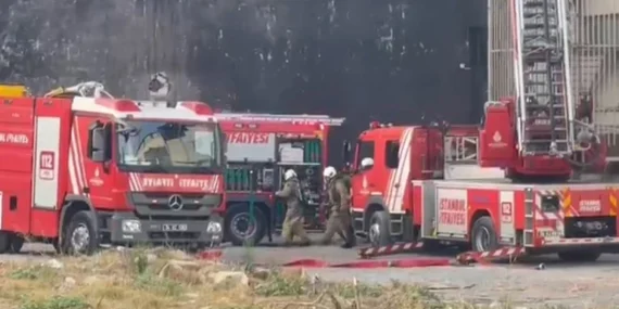 Bağcılar’da Tekstil Atölyesinin Çatısında Yangın Çıktı
