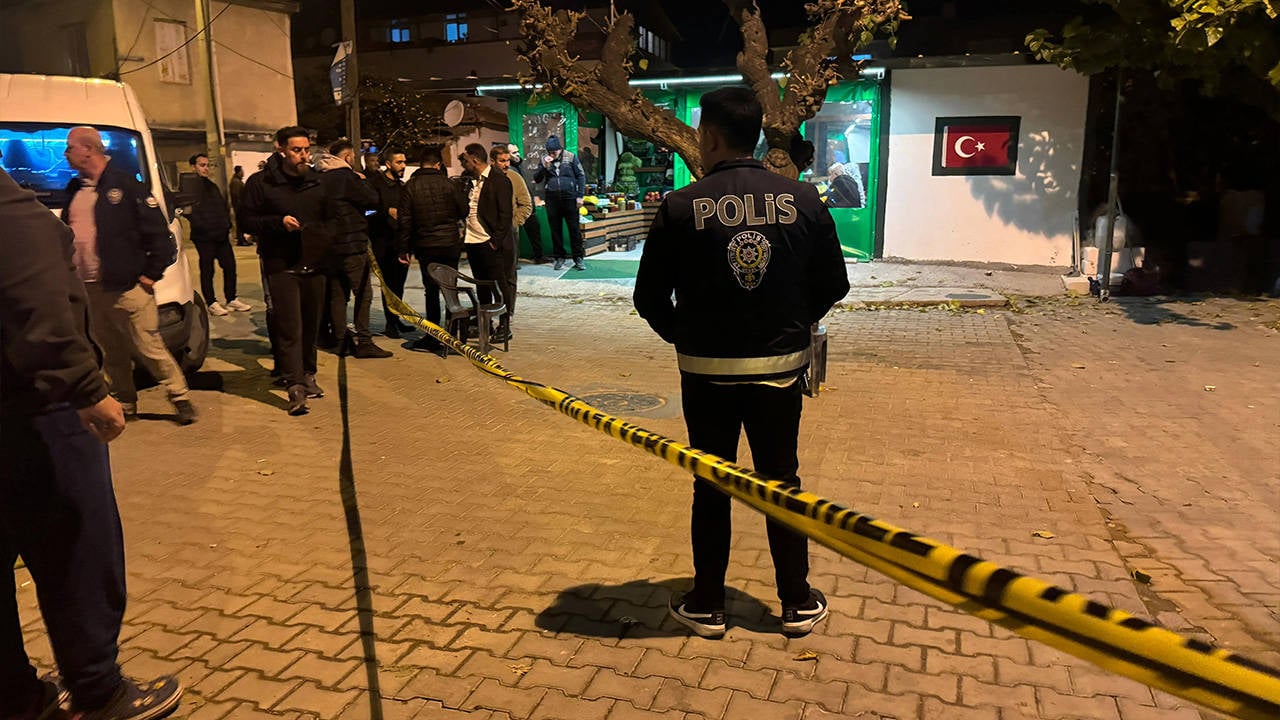 İzmir'de polise saldırı