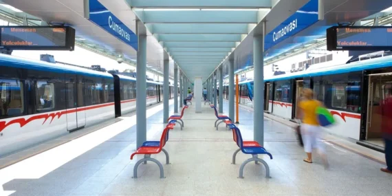 Kamu Çalışanları İş Bıraktı, İZBAN Seferleri Durdu!