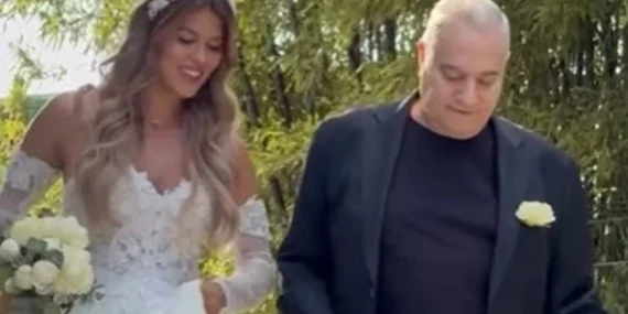 Mehmet Ali Erbil, Genç Sevgilisiyle Nikah Masasına Oturdu!