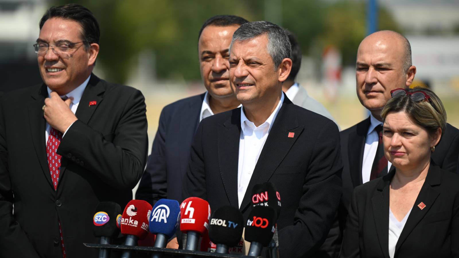 özgür özel